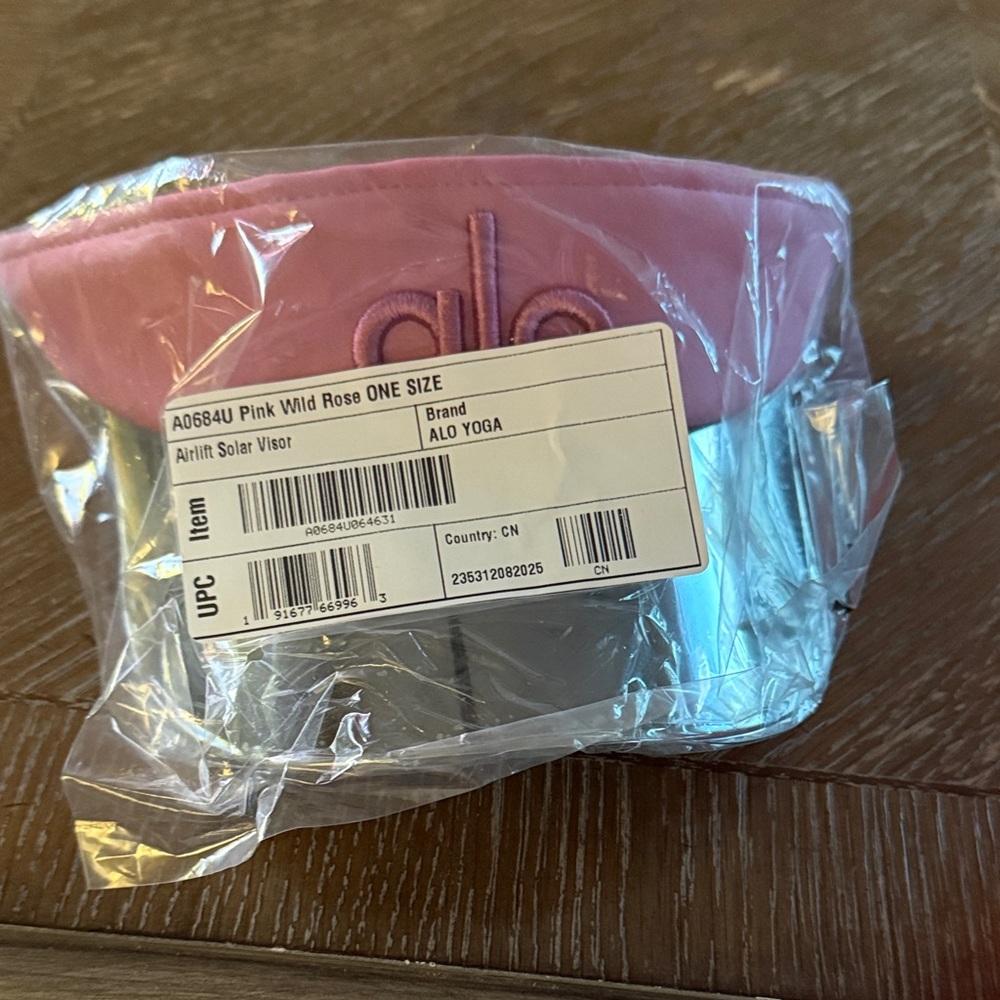 ALO Yoga Wild Rose air lift solar visor